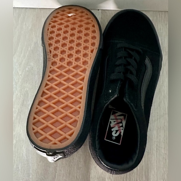 Vans Kids Skate Shoes Size 13.5 Black Old Skool Low Top Lace Up Classic Iconic - Picture 7 of 9